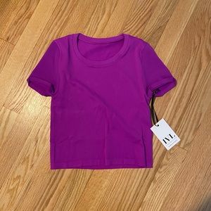 NWT IVL Collective crop Ribbed T neon purple. Xs/s